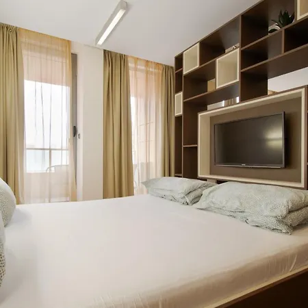 Deluxe Studentski Grad Apartment Sofia